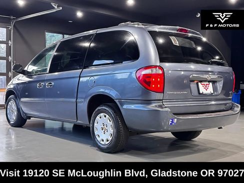 Used 2002 Chrysler Town & Country LX FWD image 4
