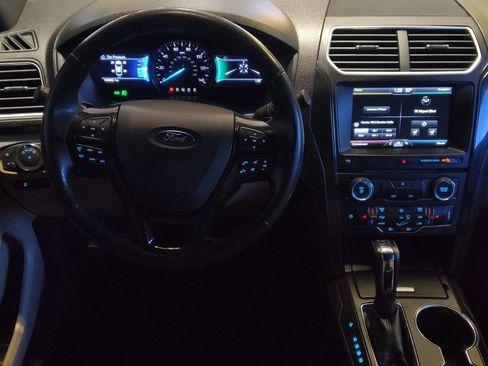 Used 2016 Ford Explorer XLT w/ Equipment Group 202A image 22