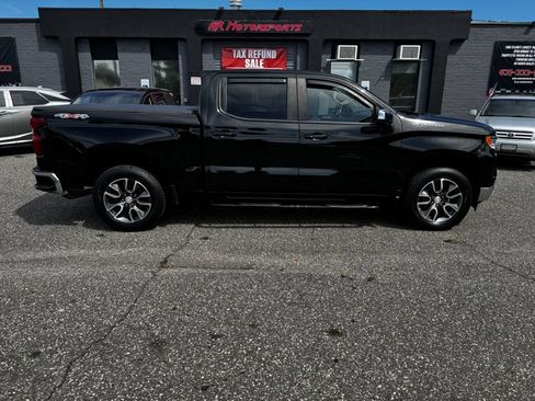 Used 2022 Chevrolet Silverado 1500 LT AWD/4WD image 6