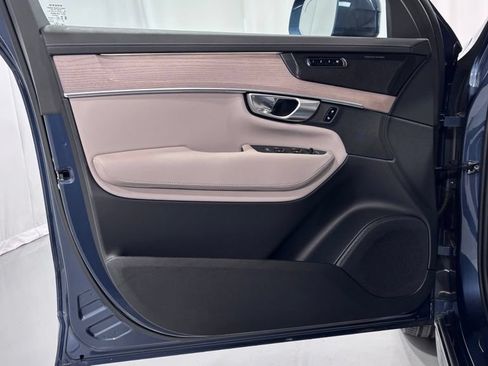 Certified 2026 Volvo XC90 B6 Plus AWD/4WD image 16