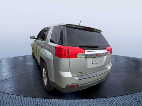 Used 2024 GMC Terrain SLE FWD image 3