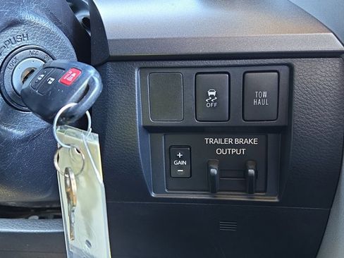 Used 2018 Toyota Tundra SR5 image 24