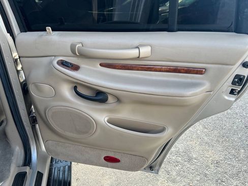Used 2001 Lincoln Navigator 4WD image 5