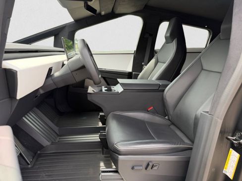 Used 2024 Tesla Cybertruck AWD Crew Cab image 9