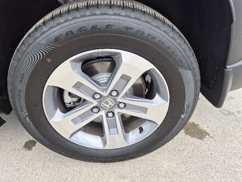 Certified 2025 Honda Pilot EX-L image 4