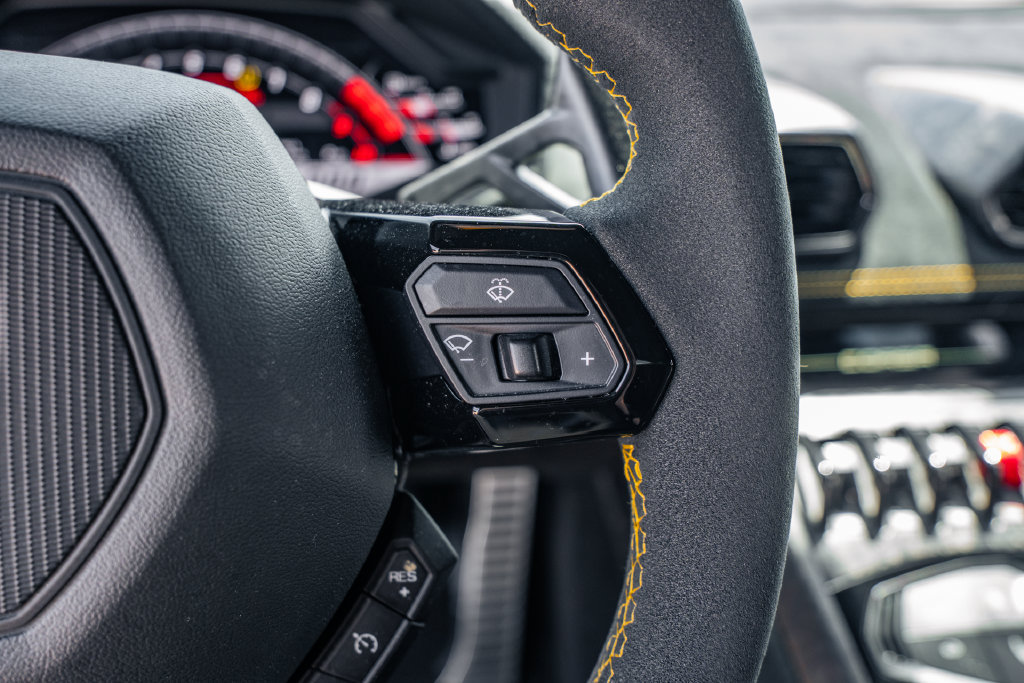 Used 2018 Lamborghini Huracan Performante AWD/4WD image 23
