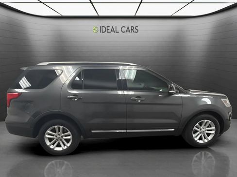 Used 2017 Ford Explorer XLT w/ Equipment Group 201A FWD image 4