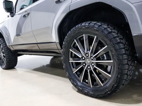 Used 2026 Lexus GX 550 w/ Accessory Package (2T) image 19