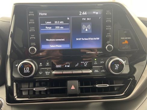Used 2022 Toyota Highlander XLE image 26