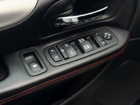 Used 2019 Dodge Grand Caravan GT image 11