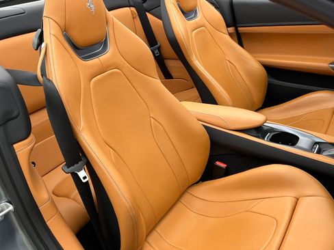 Used 2019 Ferrari Portofino RWD image 36