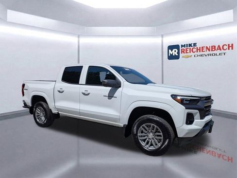 New 2025 Chevrolet Colorado LT w/ LT Convenience Package AWD/4WD image 2