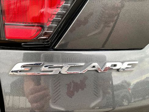 Used 2017 Ford Escape S image 28
