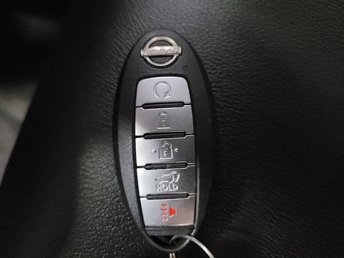Used 2022 Nissan Pathfinder SL AWD/4WD image 32