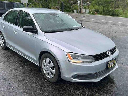 Used 2014 Volkswagen Jetta S image 2
