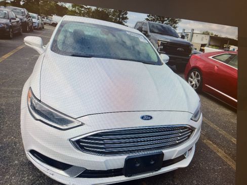 Used 2018 Ford Fusion SE FWD image 11