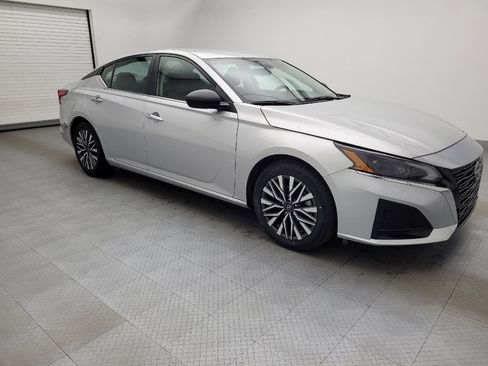 Used 2024 Nissan Altima 2.5 SV image 11