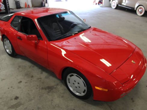 Used 1987 Porsche 944 Turbo RWD image 15