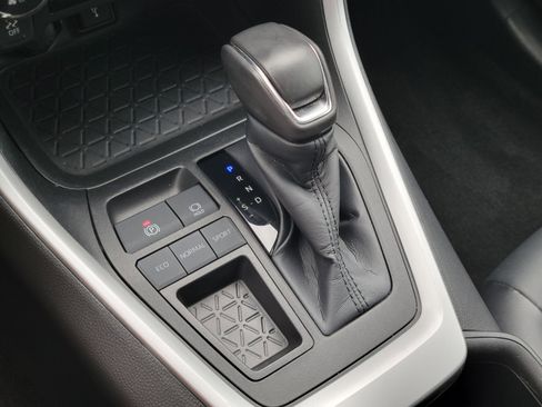 Certified 2022 Toyota RAV4 XLE Premium image 25