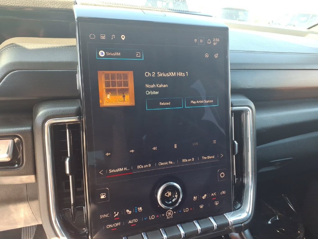 Used 2025 GMC Yukon Denali AWD/4WD image 9