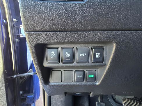 Used 2019 Nissan Rogue SV image 18