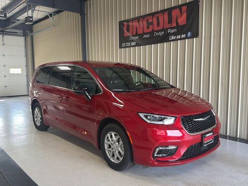 New 2026 Chrysler Pacifica Select image 4