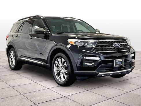 Used 2023 Ford Explorer XLT w/ Equipment Group 202A AWD/4WD image 2