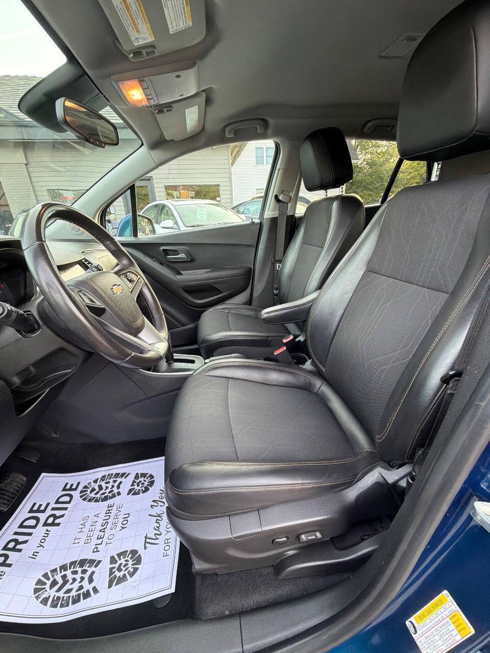 Used 2020 Chevrolet Trax LT w/ LT Convenience Package FWD image 20