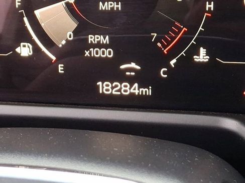 Used 2025 GMC Acadia Elevation image 25