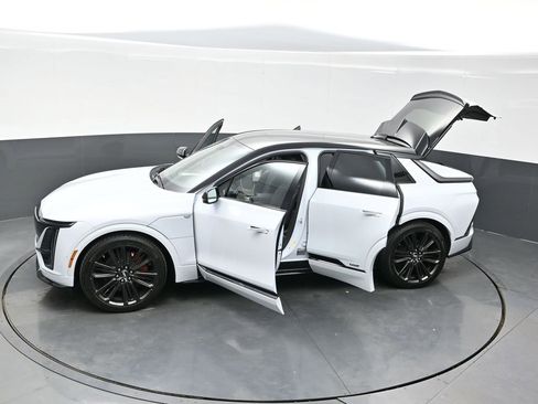New 2026 Cadillac Lyriq V AWD/4WD image 27