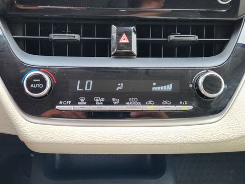Used 2020 Toyota Corolla LE FWD image 20