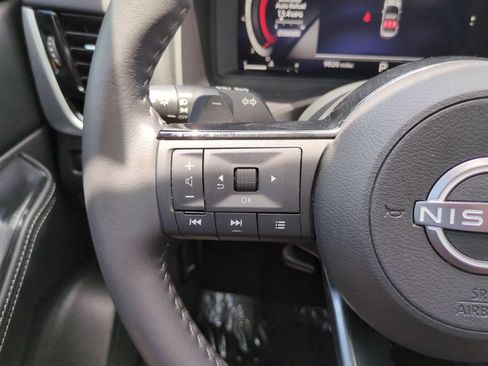 Certified 2024 Nissan Rogue SL FWD image 20