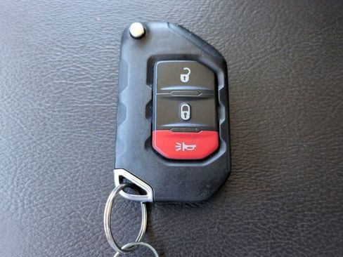 Used 2022 Jeep Wrangler Unlimited Sahara w/ Safety Group image 27