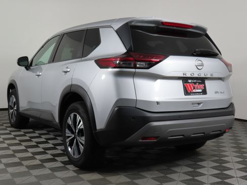 Used 2022 Nissan Rogue SV image 39