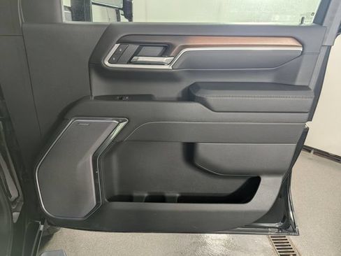 Used 2025 GMC Sierra 2500 Denali w/ Technology Package AWD/4WD image 27