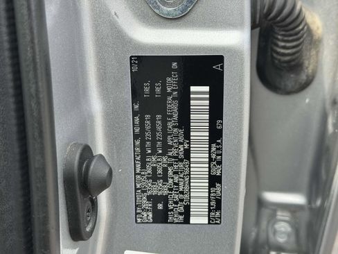 Used 2022 Toyota Highlander LE image 18