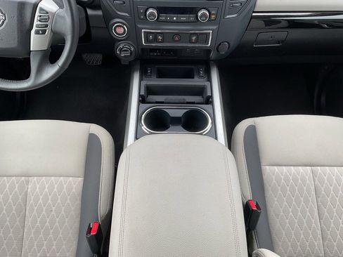 Used 2024 Nissan Titan SV w/ SV Convenience Package image 16