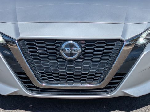 Used 2019 Nissan Altima 2.5 SR FWD image 9