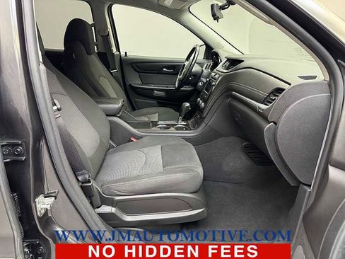 Used 2017 Chevrolet Traverse LT w/ Style and Technology Package image 21