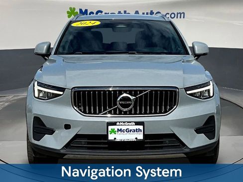 Used 2024 Volvo XC40 B5 Core AWD/4WD image 2