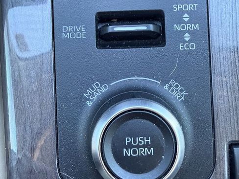 Used 2020 Toyota Highlander Limited image 31