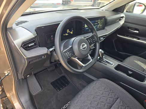 Used 2025 Nissan Kicks SV FWD image 10