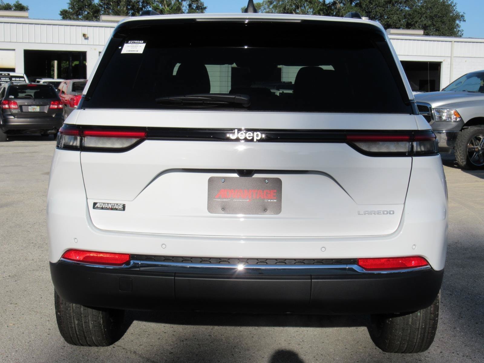 New 2027 Jeep Grand Cherokee Laredo RWD image 7