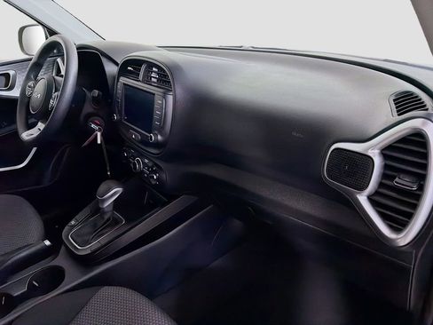 Used 2025 Kia Soul LX w/ LX Technology Package FWD image 28