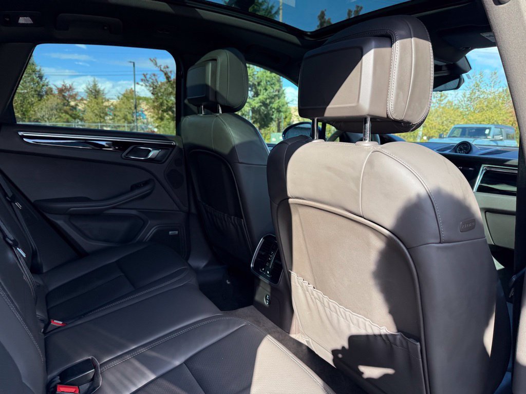Used 2022 Porsche Macan AWD/4WD image 19