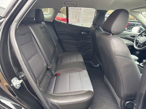 Used 2025 Chevrolet Trax LT image 20