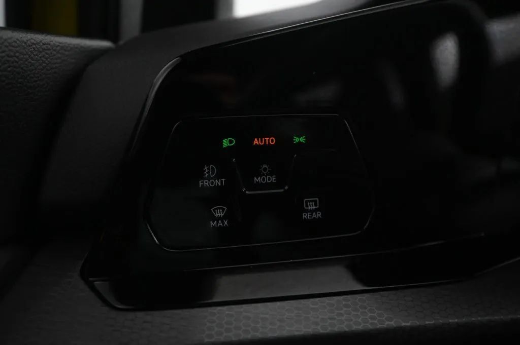 Used 2023 Volkswagen GTI 40th Anniversary Edition FWD image 28