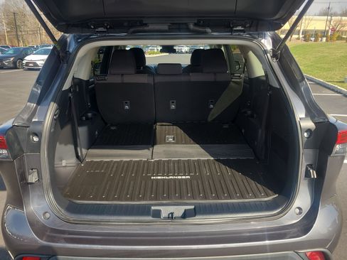 Used 2023 Toyota Highlander L image 31