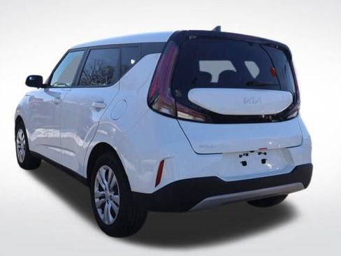 Used 2025 Kia Soul LX image 9