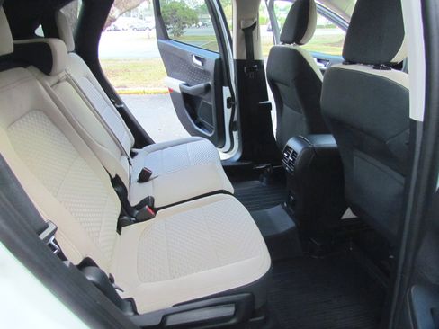 Used 2020 Ford Escape SE image 24